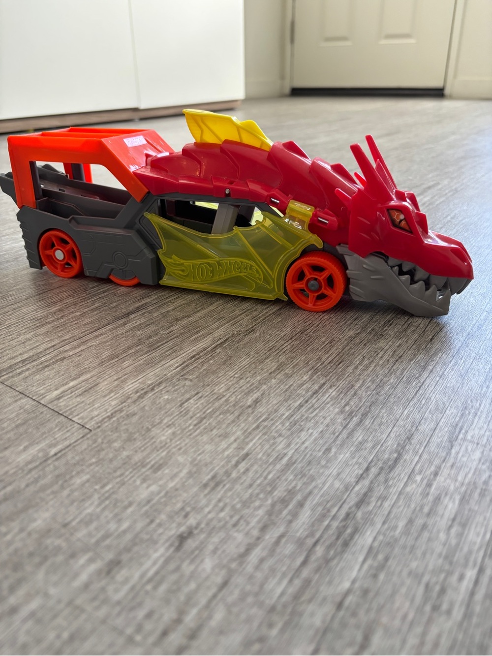 Hot Wheels City Dragon Transporter